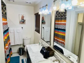 Amazing and Cozy King-Queen Bed Suites w/RV Parking - Image 4