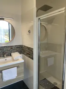 Maison de famille rénovée avec piscine sécurisée - Image 4