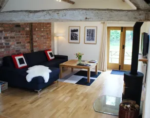 Light and airy stylish barn conversion set in peaceful countryside. - Image 5