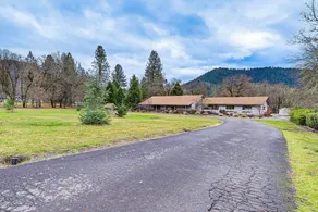 Grants Pass Vacation Rental Home: Deck Views - Image 3