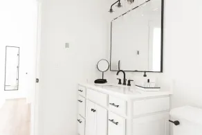 Skagit Valley Farmhouse Loft. Wide Open Spaces and Stunning Balcony Views! - Image 2
