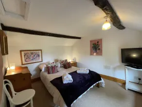 Camp Cottage the perfect  escape and hideaway for a couple and  dogs - Image 3