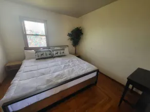 Adorable 1 Bedroom Bungalow - Image 5