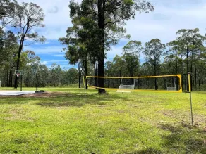 Lovedale Abode 13 bedrooms with heated pool & Acres - Image 3