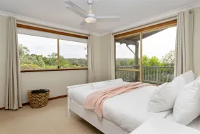 COSY TIMBER HOLIDAY HOME SET IN A BEAUTIFUL NATURAL BUSH SETTING - Image 5