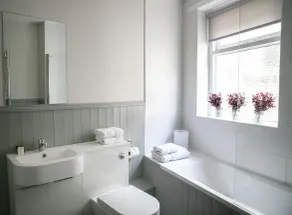 Deluxe 4 bedroom house - Image 2