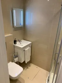 *BRAND NEW* Modern Studio Apartment - Image 2