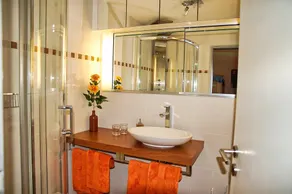 180-degree panoramic view, garage, internet, mountain railroads included - Image 2