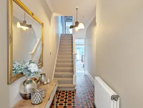 A town house that sleeps 6 guests  in 3 bedrooms - Image 2