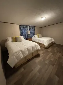 Great location. covered patio/5 minutes away from restaurants stores boat launch - Image 3