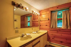 🐾Connaughton - Private log home along the South Shore of Rangeley Lake, dog friendly - Image 3
