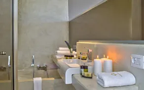 Youphoria Villa Oneiro confortable, entièrement privé, piscine à débordement, vue spectaculaire sur la mer - Image 3