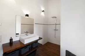 Appartamento 'Oasi di Vacanza nella Terra dei 1000 Laghi' con terrazza privata, giardino comune e Wi-Fi - Image 2