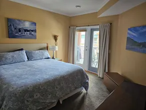 Waterfront Condo unit D201 with BOAT SLIP,  Pool, Hot Tub, underground Parking - Image 4