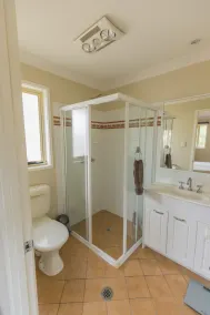Home Away From Home! Large executive home with pool. - Image 4