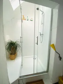 Quite, artsy apartment in a central location - Image 3
