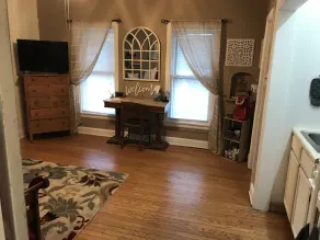 Douglas Ave Flat - Image 3