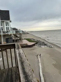 Beautiful house right at the beach - Image 5