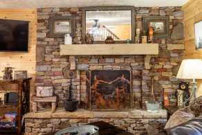 Joye's Barnhouse Retreat-Close to Pigeon Forge Attractions, Parkway, and Outlets - Image 4