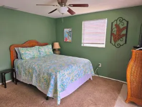 Maison privée avec piscine chauffée. Marcher ou faire du vélo au parc Shamrock et à proximité des plages - Image 4