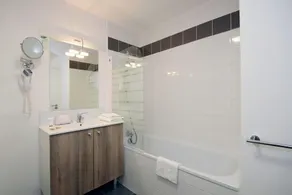 Wifi, ski-in/ski-out & foot of the slopes, fitness, swimming pool, terrace, balcony, tv, ski locker - Image 5
