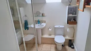 Shell Hill 3-bed Apt, Sleeps 6, 15 Mins to Beach - Image 5