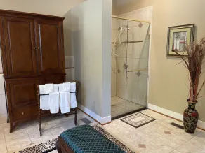 Cozy, Private Water Front Home with Long Pier - Image 4