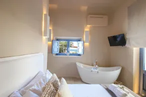 Donna Lucia Romantic Villa w/ jacuzzi Sea Front - Image 5