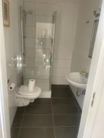 Studio-Private Bathroom - Image 4