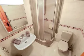 Alexandra 6A - Spacious and comfortable accommodation - Image 4
