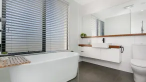Comfort & elegance in a South Beach Retreat - Image 5