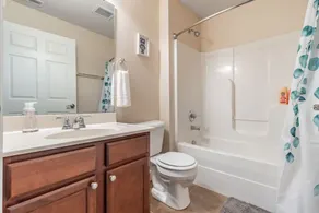ConTemporary Stay in Central Peoria - Image 3