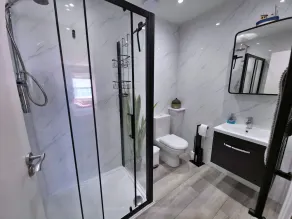 Popular apartment along Esplanade with sea views and balcony. - Image 3