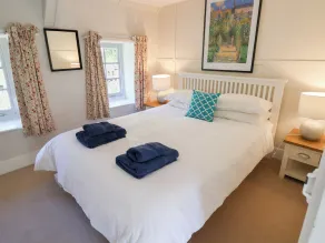 THE GATEHOUSE, pet friendly, country holiday cottage in Axmouth - Image 3