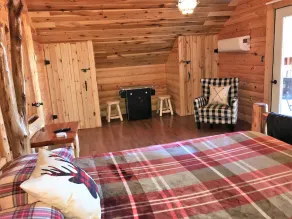 Private & Secluded Yatesville Lake Cabin Rental, Lakeview, Wifi, Kayaks, Arcade! - Image 5