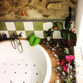 Romantisk med privat jacuzzi og nær stranden: 2-4 personer - Image 4