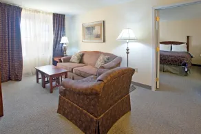 1 Bedroom | Free Breakfast + Outdoor Pool - Image 2