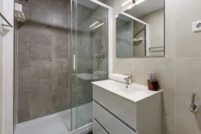 The 100sqm, sunny, 3  bedrooms, 2 baths apartment, 6pax,  in central Barcelona - Image 5