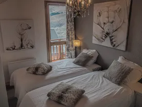 The Hunting Lodge - Image 4