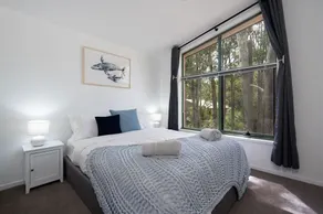 Shell Cottage: Spacious Family Accommodation 2 min Walk to Beach & Ocean views - Image 4
