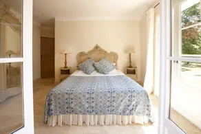 Elegance and simplicity in the heart of the vineyards - Image 4
