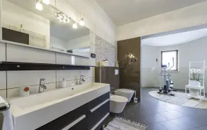 Beautiful new villa with pool - Image 3
