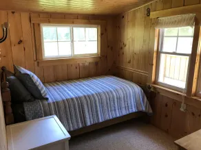 Spacious Cottage with Lake Access in quiet lakeside community - Image 3