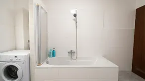 Beautiful 1BR Apartment Near Prater Park - Image 2