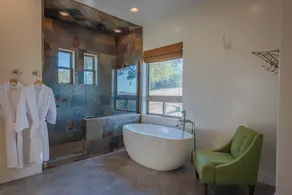 Blue Oak Oasis - Image 4