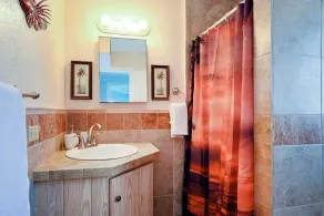 Stunning 4-bedroom oceanfront home in Islamorada, perfect for 8 guests. - Image 4