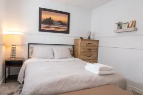 Modern/Retro Cozy Home in the Minnow Lake area - Image 4