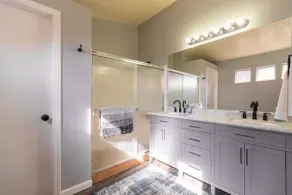 5 Bedroom House in Beautiful NW Bakersfield - Image 3