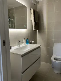 Luxus 2 Schlafzimmer, 2 Badezimmerwohnung in Benahavis-Dorf-Pool und Ansichten - Image 2