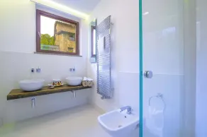 AMORE RENTALS - Villa Bacci mit beheiztem Innenpool, Garten und Parkplatz - Image 4